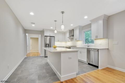 102 Exeter Dr, Berkeley Heights, NJ 07922 photo 2