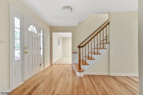 102 Exeter Dr, Berkeley Heights, NJ 07922 photo 4