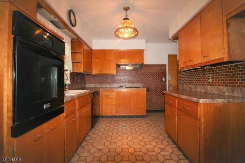50 Sears Pl, Wayne, NJ 07470 photo 9