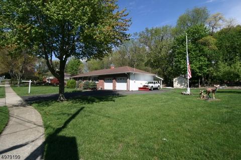 50 Sears Pl, Wayne, NJ 07470 photo 4