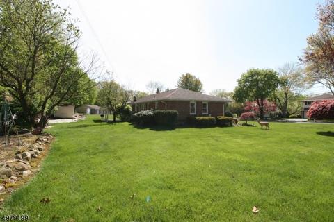 50 Sears Pl, Wayne, NJ 07470 photo 3