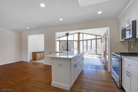 102 Sutton Dr, Berkeley Heights, NJ 07922 photo 4