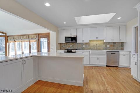 102 Sutton Dr, Berkeley Heights, NJ 07922 photo 5