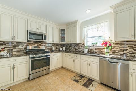29 Bowfell Ct, Wayne, NJ 07470 photo 3