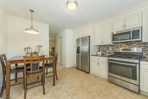 29 Bowfell Ct, Wayne, NJ 07470 photo 5