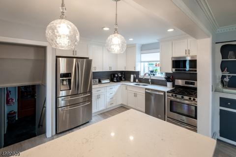142 Summit Ave, Lyndhurst, NJ 07071 photo 5