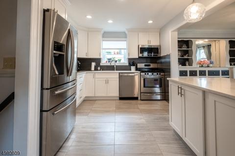 142 Summit Ave, Lyndhurst, NJ 07071 photo 6