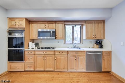 47 Emerson Pl, Wayne, NJ 07470 photo 5
