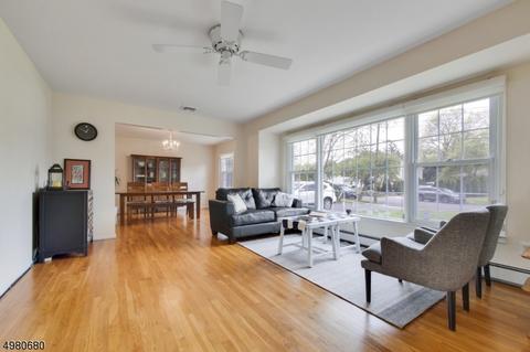 47 Emerson Pl, Wayne, NJ 07470 photo 2