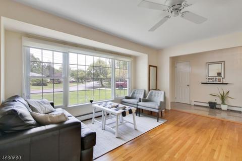 47 Emerson Pl, Wayne, NJ 07470 photo 3
