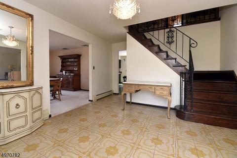 3 Rigby Ct, Wayne, NJ 07470 photo 2