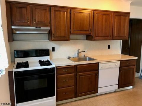 121 Locust Dr, Union, NJ 07083 photo 4