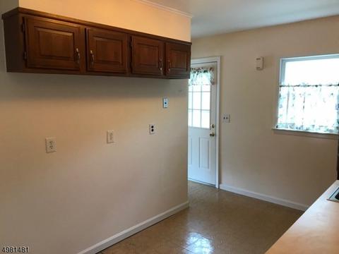 121 Locust Dr, Union, NJ 07083 photo 5
