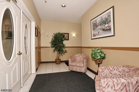 601 Brittany Dr, Wayne, NJ 07470 photo 4