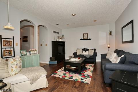 601 Brittany Dr, Wayne, NJ 07470 photo 9
