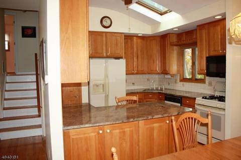 35 Highview Ter, Dover, NJ 07801 photo 5