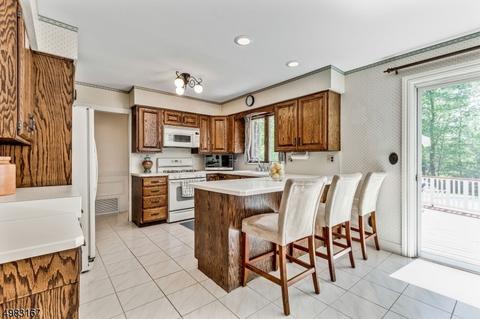 32 Pine Hill Dr, Upper Saddle River, NJ 07458 photo 8