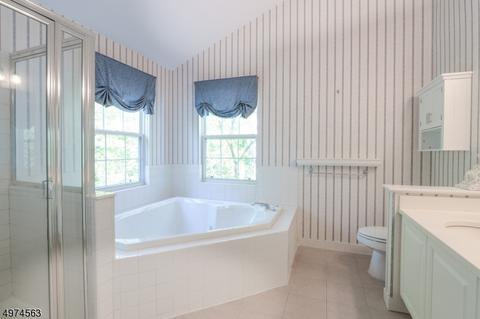 111 Bobolink Ct, Wayne, NJ 07470 photo 16