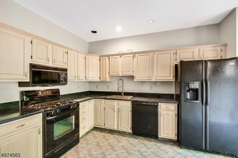 111 Bobolink Ct, Wayne, NJ 07470 photo 10