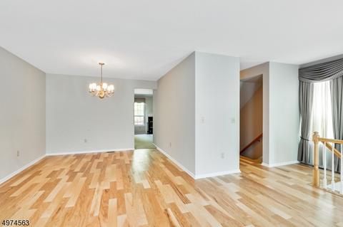111 Bobolink Ct, Wayne, NJ 07470 photo 6