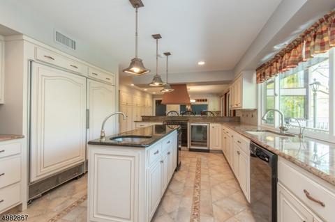 37 E Saddle River Rd, Saddle River, NJ 07458 photo 12