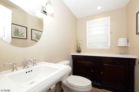68 Chestnut Dr, Wayne, NJ 07470 photo 13