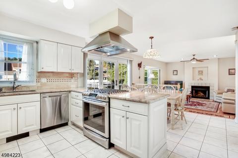 12 Lowell Dr, Wayne, NJ 07470 photo 5