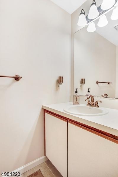12 Lowell Dr, Wayne, NJ 07470 photo 8