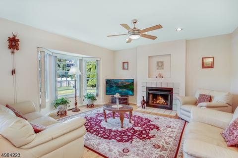 12 Lowell Dr, Wayne, NJ 07470 photo 7