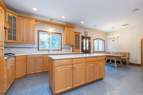 394 Terhune Dr, Wayne, NJ 07470 photo 10