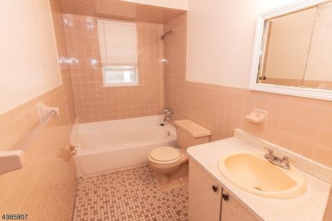 65 Wolf Pl, Hillside, NJ 07205 photo 8