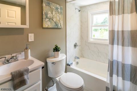 19 Park Ave, Wanaque Boro, NJ 07420 photo 9
