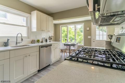 19 Park Ave, Wanaque Boro, NJ 07420 photo 4