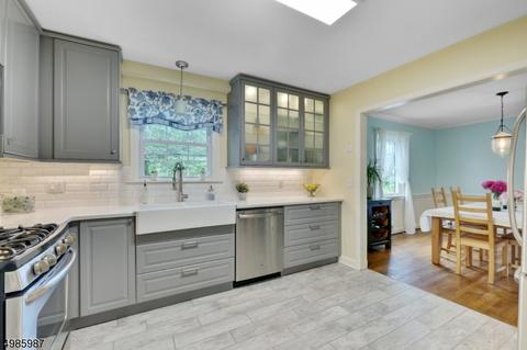 77 Springbrook Rd, Springfield, NJ 07081 photo 2