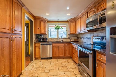45 Combs Ave, Mendham, NJ 07945 photo 2