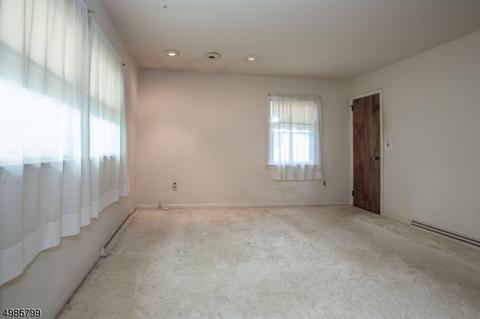 19 Hershey Rd, Wayne, NJ 07470 photo 9