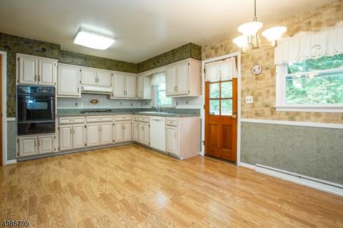 19 Hershey Rd, Wayne, NJ 07470 photo 6