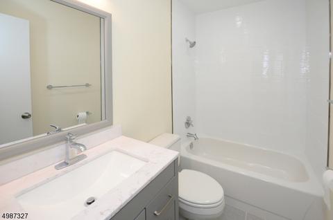 1150 River Rd 2-d #2D, Edgewater Boro, NJ 07020 photo 19