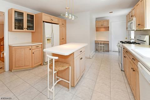 18 Cherry Ln, Upper Saddle River, NJ 07458 photo 8