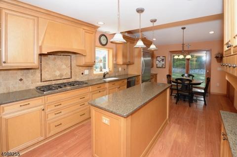 175 Beechwood Dr, Wayne, NJ 07470 photo 2