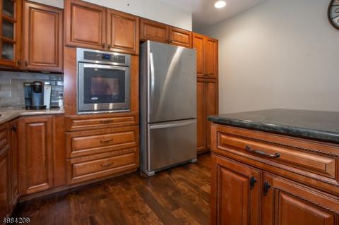 4 Squire Ln, Wayne, NJ 07470 photo 3