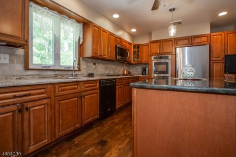 4 Squire Ln, Wayne, NJ 07470 photo 4