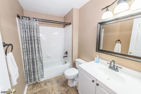 24 Cambridge Pl, Wayne, NJ 07470 photo 18