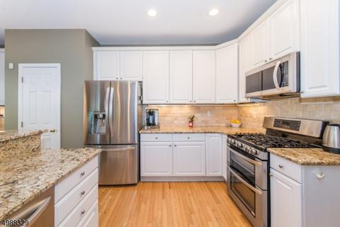 24 Cambridge Pl, Wayne, NJ 07470 photo 3