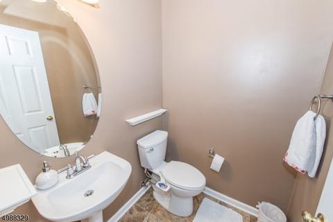 24 Cambridge Pl, Wayne, NJ 07470 photo 12