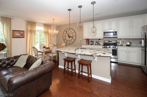 36 Pineview Dr, Waldwick, NJ 07463 photo 4