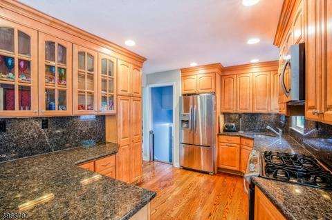 28 Manor Dr, Wayne, NJ 07470 photo 12