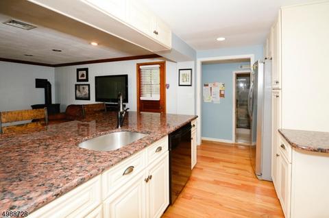 21 Beechwood Dr, Wayne, NJ 07470 photo 6