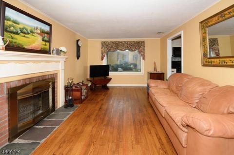 21 Beechwood Dr, Wayne, NJ 07470 photo 2