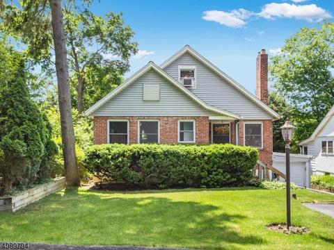 54 Laurel Dr, Wayne, NJ 07470 photo 2
